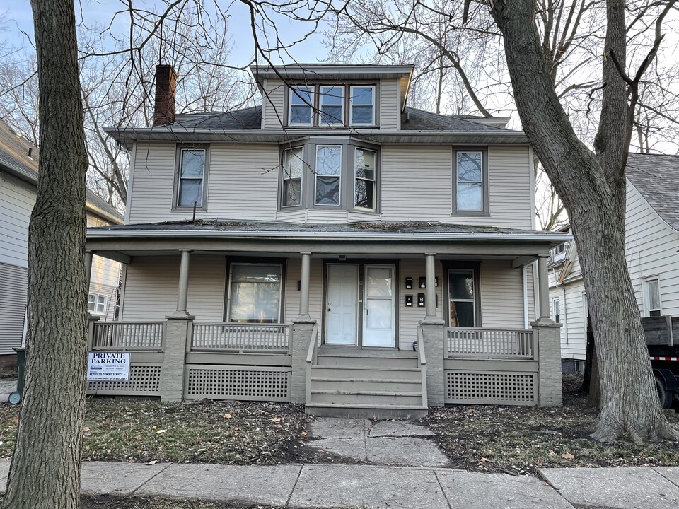 705 W California Ave in Urbana, IL - Building Photo