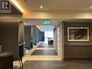 8 Cumberland St in Toronto, ON - Building Photo - Building Photo