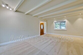 649 Hollingsworth Dr in Los Altos, CA - Building Photo - Building Photo