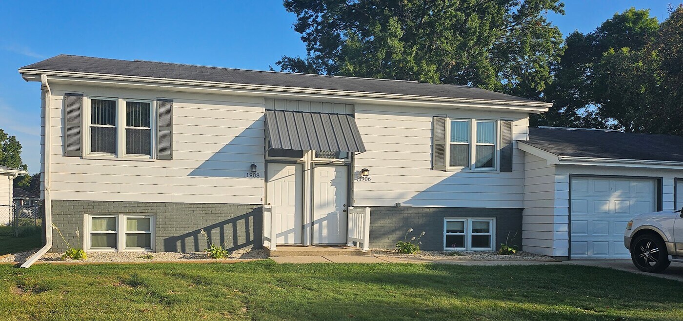 1906 Refset Dr in Janesville, WI - Building Photo