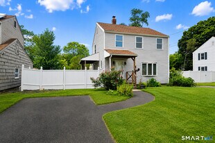 144 Ridge Rd in Stratford, CT - Building Photo
