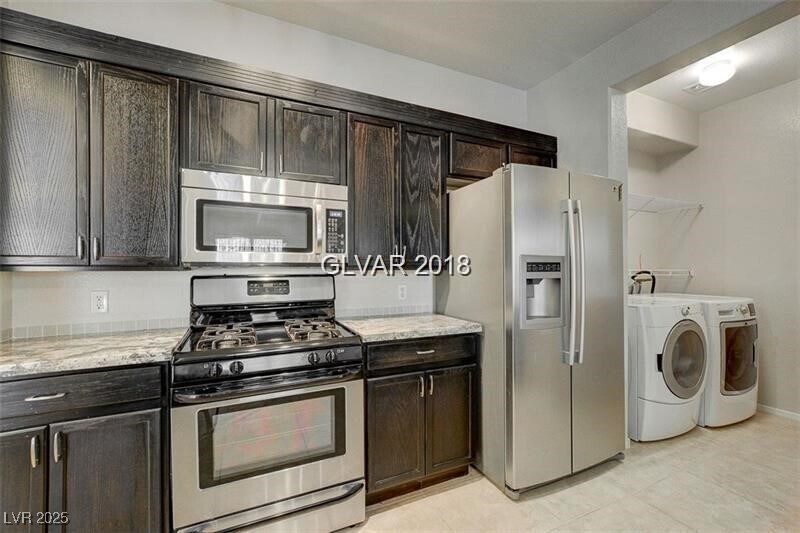 720 Peachy Canyon Cir in Las Vegas, NV - Building Photo