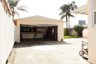 9412-9414 Flower St in Bellflower, CA - Building Photo - Building Photo