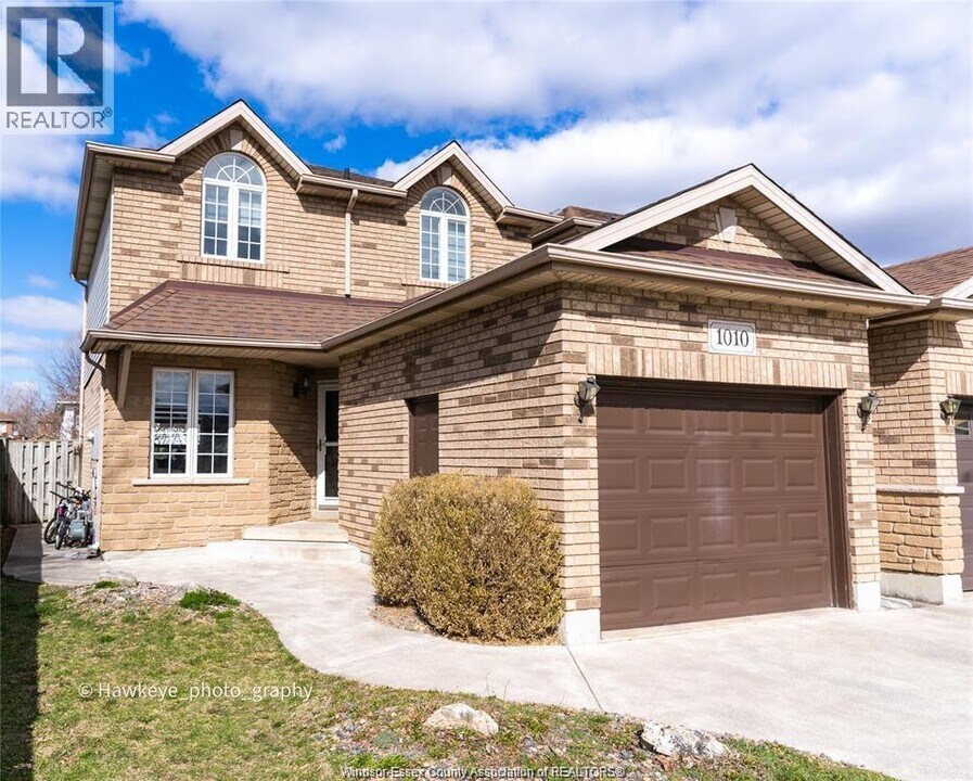 1010 Silverdale Dr in Windsor, ON - Building Photo