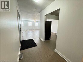 655 Fennell Ave E in Hamilton, ON - Building Photo