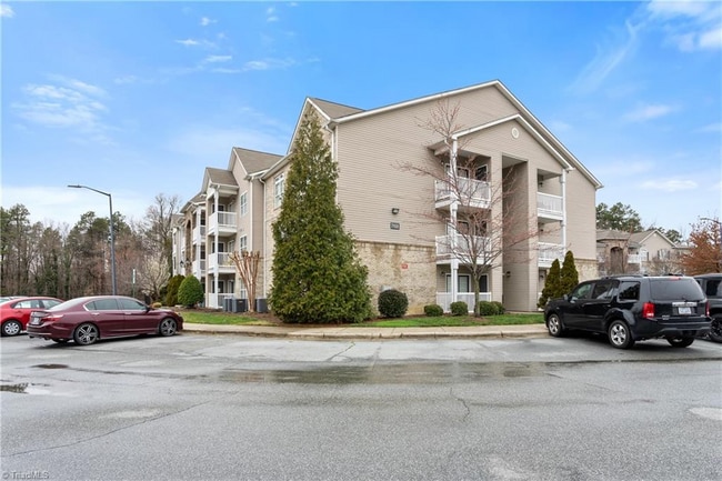 7108 W Friendly Ave in Greensboro, NC - Building Photo - Building Photo
