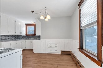 19 Sherwood Ave in North Providence, RI - Foto de edificio - Building Photo