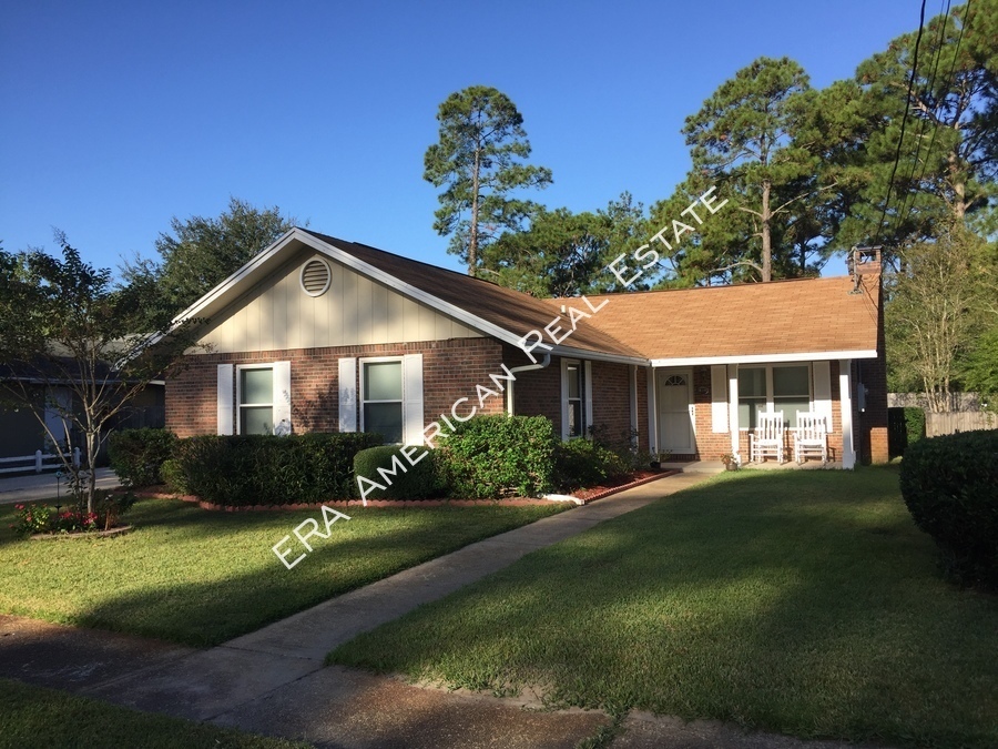 912 Spruce Ct in Fort Walton Beach, FL - Building Photo