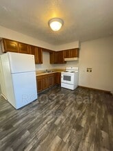 209 N Madison Rd in London, OH - Foto de edificio - Building Photo