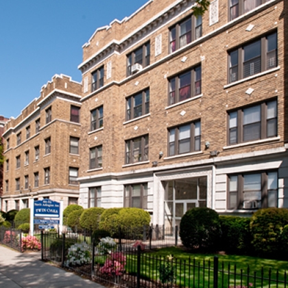 The Twin Oaks in East Orange, NJ - Foto de edificio