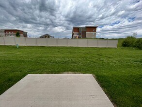 7312 E 45th St in Sioux Falls, SD - Building Photo - Building Photo