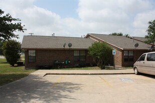 1000 S 8th St in Buckholts, TX - Building Photo