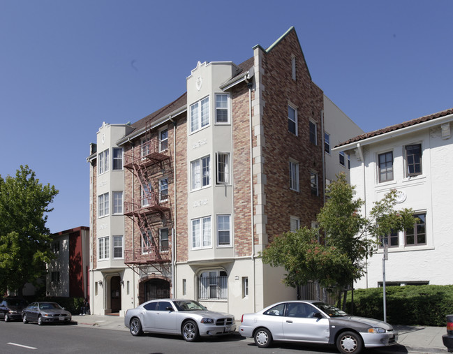 Shoreline Apartments in Oakland, CA - Foto de edificio - Building Photo