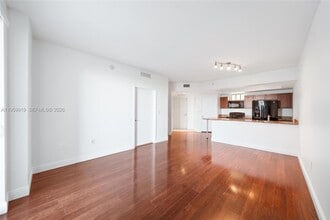 7280 SW 90th St, Unit 605 in Miami, FL - Building Photo - Building Photo