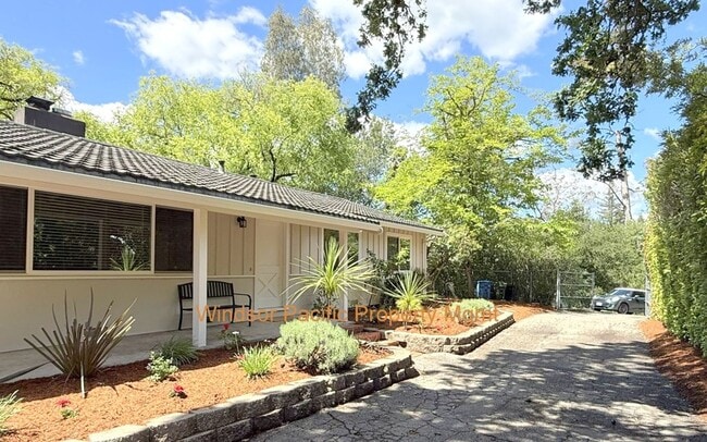 1011 Howard Hls Rd in Lafayette, CA - Building Photo - Building Photo
