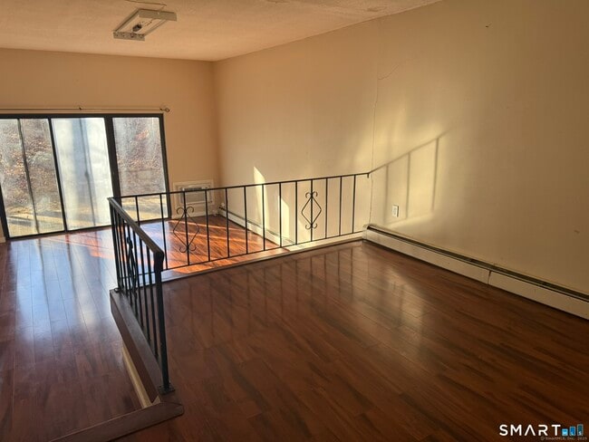 11 King Arthur Dr in East Lyme, CT - Building Photo - Building Photo