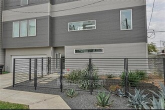 3002 Hawkins St in Houston, TX - Building Photo - Building Photo