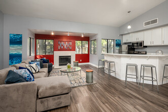 Morningside Creek in Sacramento, CA - Building Photo - Interior Photo