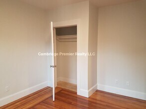 7 Ashland St, Unit 1 in Somerville, MA - Building Photo - Building Photo