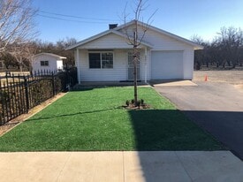 28412 Draper Rd in Newman, CA - Building Photo