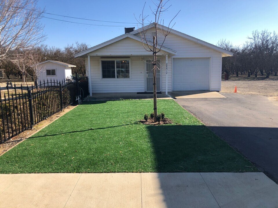 28412 Draper Rd in Newman, CA - Building Photo