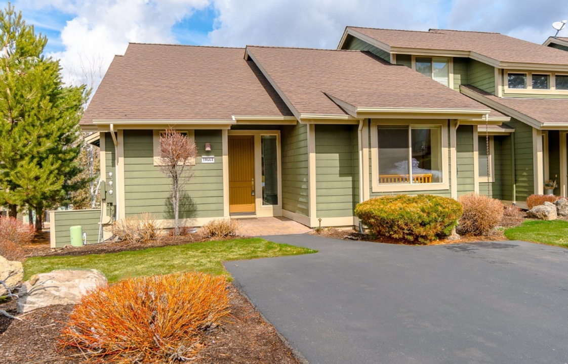 10664 Village Loop in Redmond, OR - Building Photo