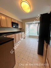 2S 772 Jamestown Trail in Oak Brook, IL - Building Photo - Building Photo