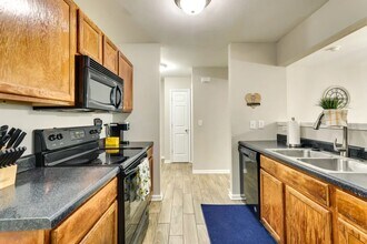 1208 Vistiana Dr in North Charleston, SC - Building Photo - Building Photo