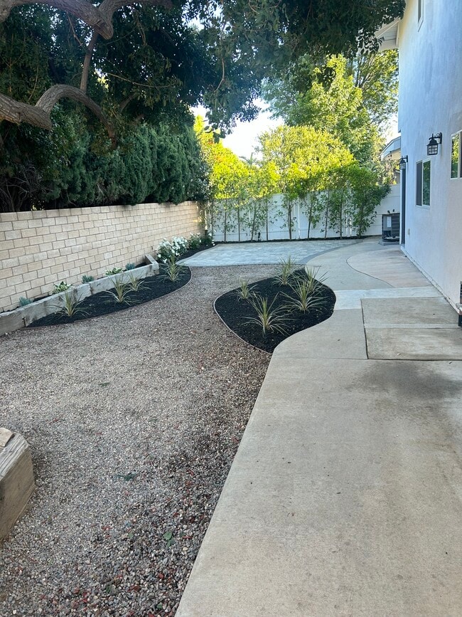 19548 Los Alimos St, Unit 19546 in Porter Ranch, CA - Building Photo - Building Photo