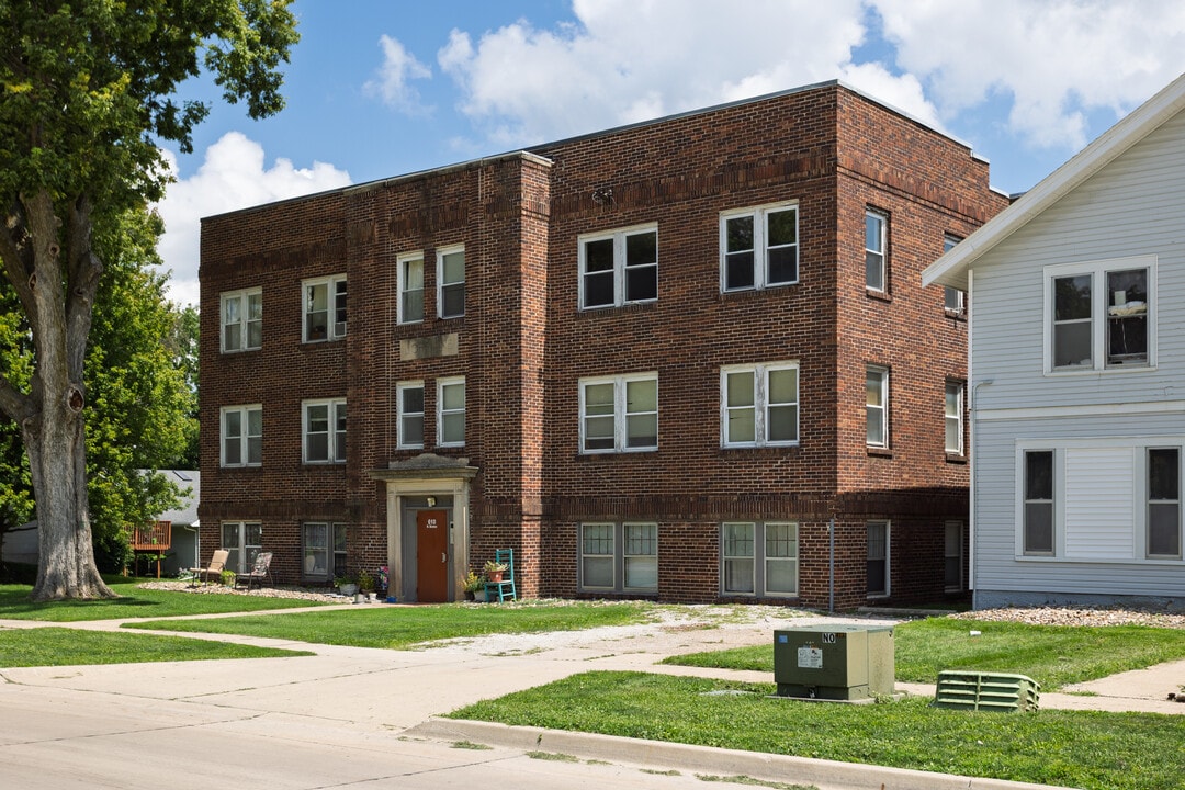 606-610 N Buxton St in Indianola, IA - Foto de edificio