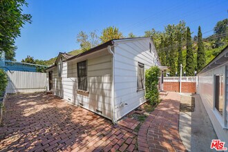 881 N Beverly Glen Blvd in Los Angeles, CA - Building Photo - Building Photo