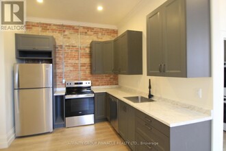 3-3 Cambridge St S in Kawartha Lakes, ON - Building Photo - Building Photo