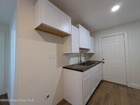 2513 Lipscomb St in Melbourne, FL - Building Photo