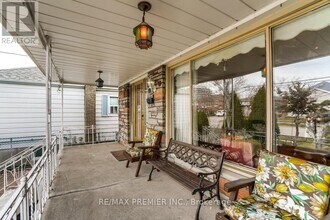 25 Bentworth Ave in Toronto, ON - Building Photo - Building Photo