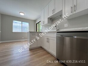 403 Pinetree Ln in Schaumburg, IL - Building Photo - Building Photo