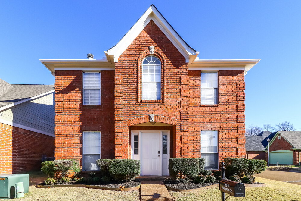 586 W Ashley Glen Cir in Memphis, TN - Building Photo