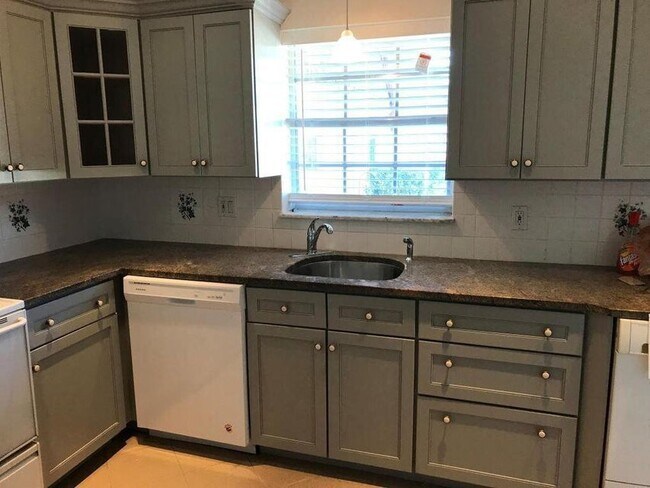 845 Salem Ln in Greenacres, FL - Building Photo - Building Photo