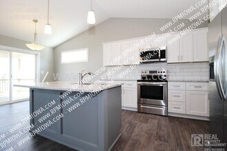 1821 Southbridge Dr in Adel, IA - Foto de edificio - Building Photo