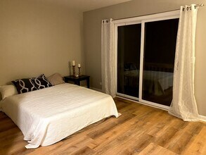 518 N Harrison St, Unit C in Algonquin, IL - Foto de edificio - Building Photo