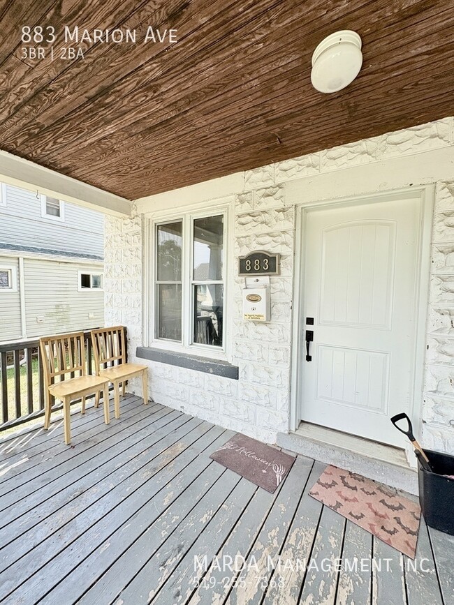 CHARMING 3 BED/2 BATH TOWNHOUSE - WALKERVI in Windsor, ON - Building Photo - Building Photo