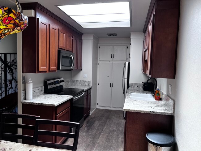 2119 Via Puerta, Unit N in Laguna Woods, CA - Building Photo - Building Photo