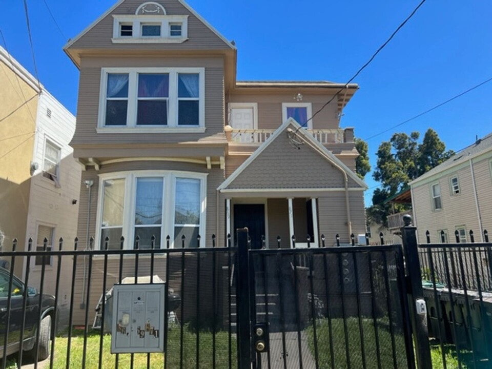 867-871 Mead Ave in Oakland, CA - Building Photo