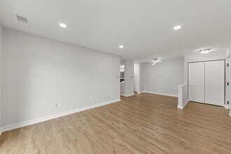 105 Arlington Ave, Unit 203 in Elmhurst, IL - Building Photo - Building Photo