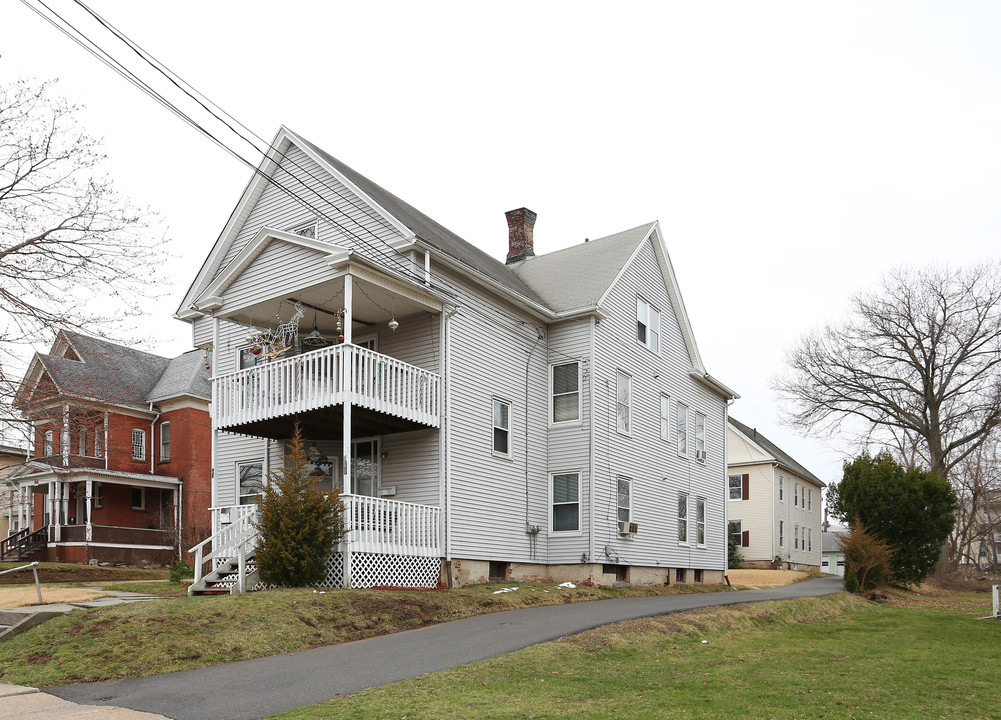 181 Maple St in New Britain, CT - Building Photo