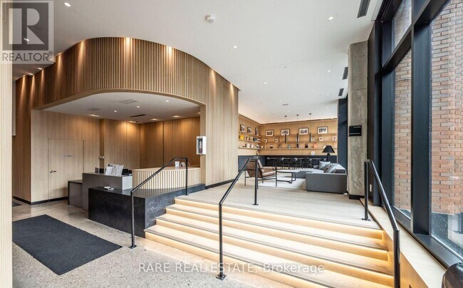 2720 Dundas St W in Toronto, ON - Building Photo - Building Photo