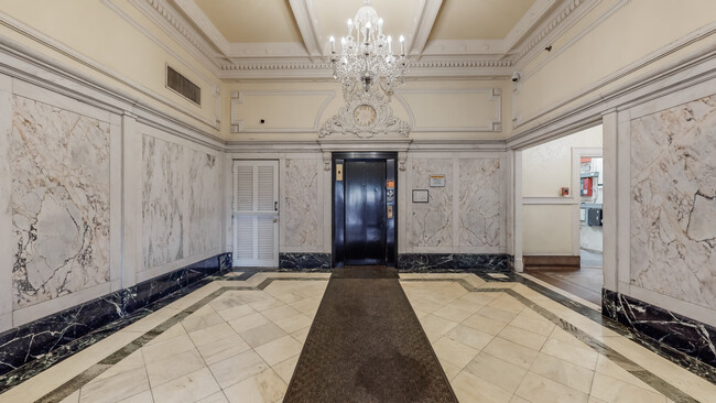 Weissinger-Gaulbert Apartments in Louisville, KY - Foto de edificio - Building Photo