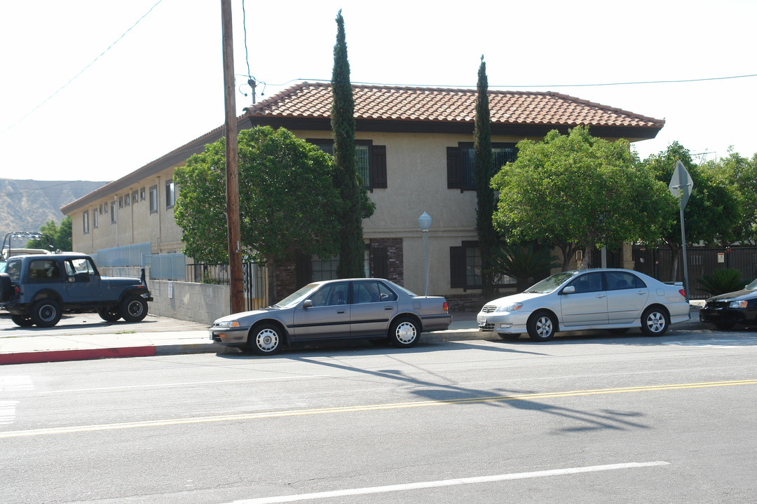 Villa Castaic in Castaic, CA - Building Photo