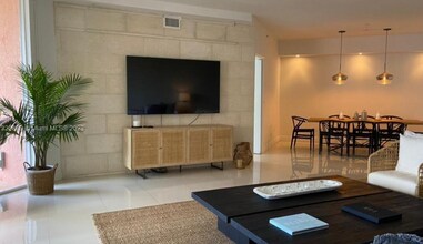 733 Crandon Blvd in Key Biscayne, FL - Building Photo - Building Photo