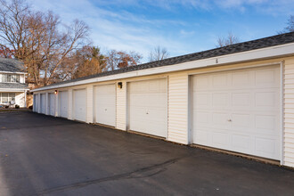 Village Green Townhomes in Valparaiso, IN - Building Photo - Building Photo