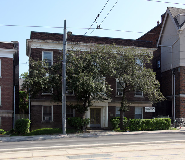 917 St Clair Ave W in Toronto, ON - Building Photo - Building Photo